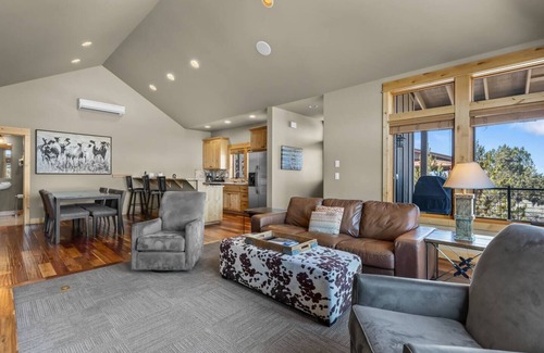 Powell Butte Cabina | Brasada Ranch | 4 King Suites | Mtn & Golf Views