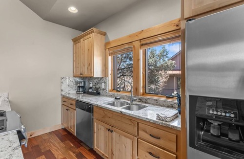 Powell Butte Cabina | Brasada Ranch | 4 King Suites | Mtn & Golf Views