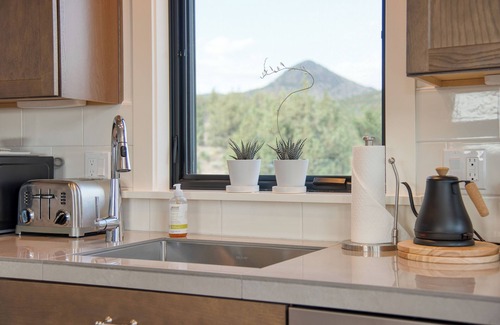 Powell Butte Casa | Brasada Ranch Retreat | Hot Tub + Views | Resort Access w/ Pools | Hat Rock Loop