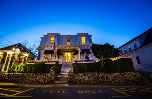 Provincetown Cama Y Desayuno | Brasswood Inn