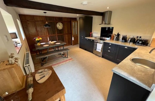 Braunston Cabaña | Braunston Manor Cottage: 4-poster beds & ensuites