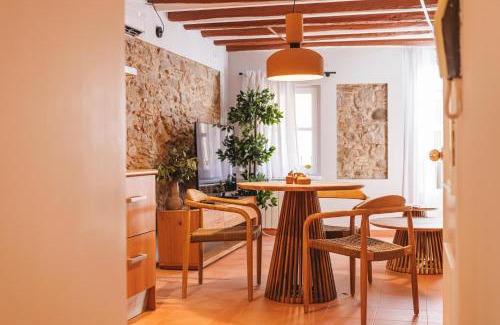 Barri Vell Apartamento | Bravissimo Calderers El Cavall, in the Old Town