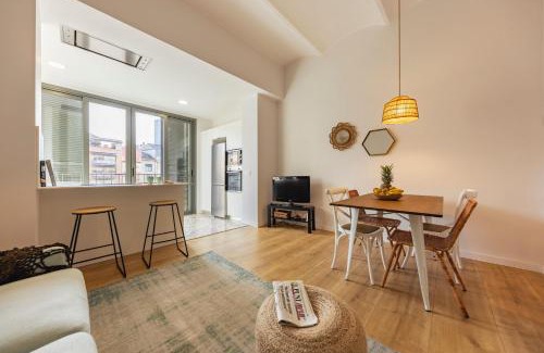 Eixample Apartamento | Bravissimo Riu Onyar, modern 3 bedroom apartment