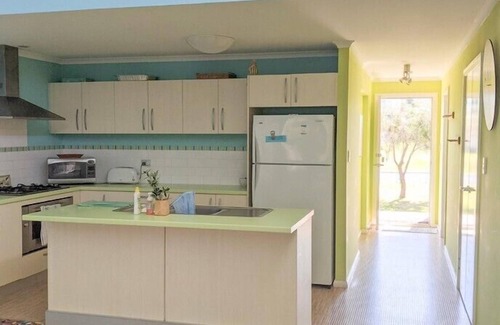 Lancelin Casa | Break-A-Way - Delightfully colourful & spacious