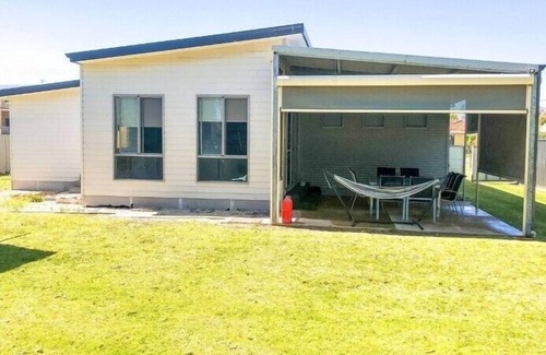 Lancelin Casa | Break-A-Way - Delightfully colourful & spacious