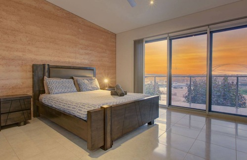 Exmouth Casa | Break Away - 4 bedroom, 2 bathroom modern home with access to the Mantarays pool