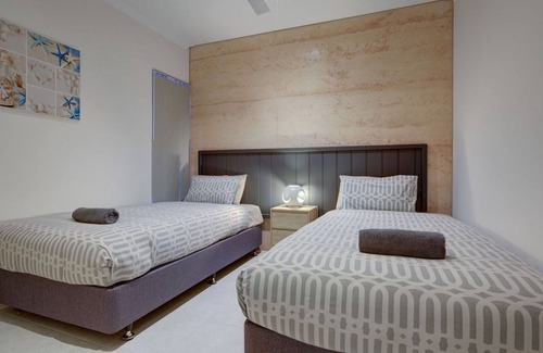 Exmouth Casa | Break Away - 4 bedroom, 2 bathroom modern home with access to the Mantarays pool