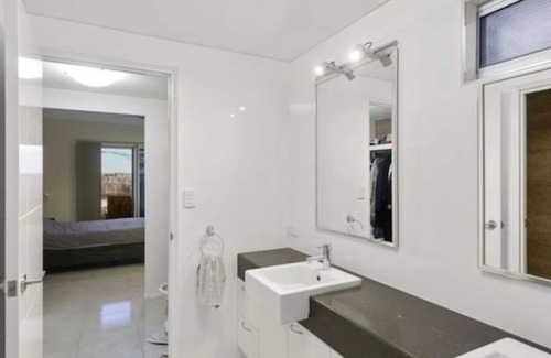 Exmouth Casa | Break Away - 4 bedroom, 2 bathroom modern home with access to the Mantarays pool