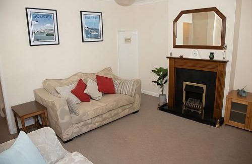 Fareham Casa | Breakfast With A View Free Parking and Water Access