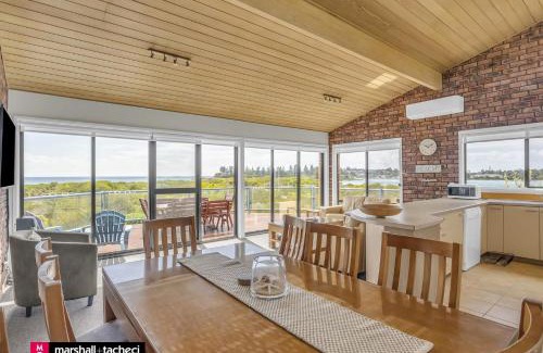 Bermagui Casa | Breakwater Unit 4 Beachfront Bermagui