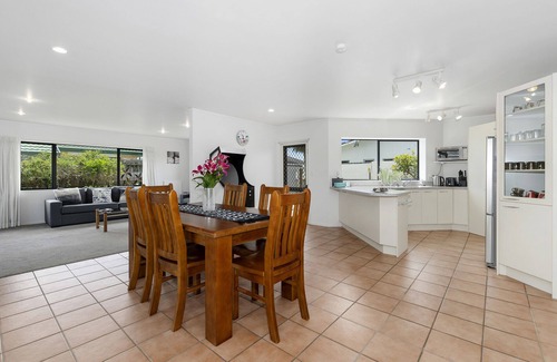 Ruakaka Casa | Bream Bay Bach - Ruakaka Holiday Home