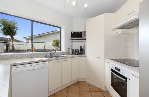 Ruakaka Casa | Bream Bay Bach - Ruakaka Holiday Home