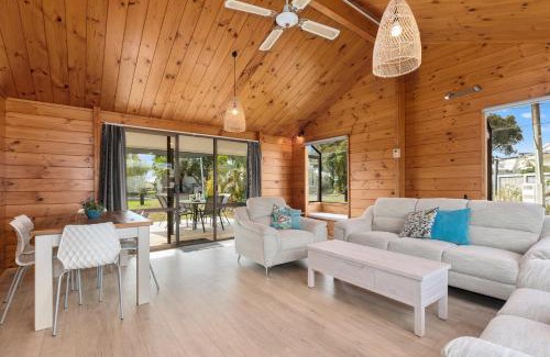 Ruakaka Casa | Bream Bay Sands - Ruakaka Holiday Home
