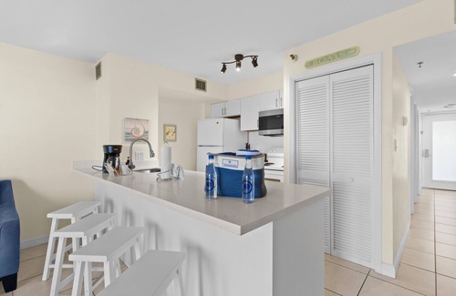 Tavernier Apartamento | Breath of Fresh Air! Relax And Unwind In Our Spacious Unit W/ Kitchen!