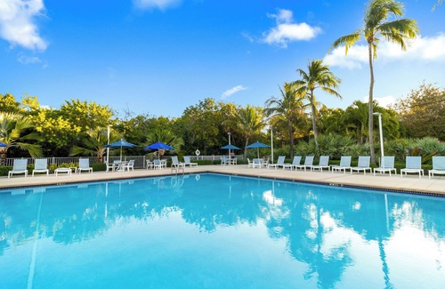 Tavernier Apartamento | Breath of Fresh Air! Relax And Unwind In Our Spacious Unit W/ Kitchen!