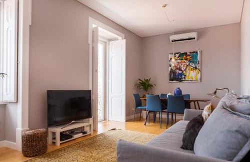Sao Cristovao e Sao Lourenco Apartamento | Breath-Taking River & City View Stunning 3 Bedrooms & 3 Bathrooms With AC Alfama Castle district 1st Floor Apartment