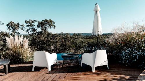 Fischer Otro | Breathtaking Dome with Spectacular Outdoor Living and Chic Elegant Interior in Texas