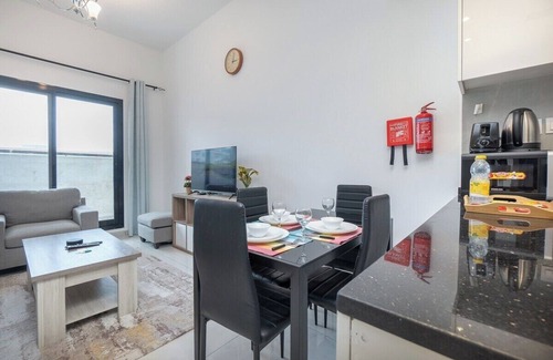 Discovery Gardens Apartamento | Amazing 2-Bedroom Apartment Perfect for Families in Jebel Ali Village