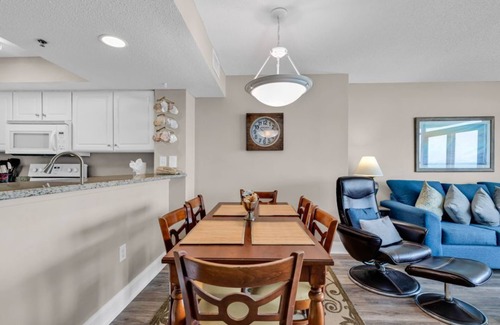 Myrtle Beach Condominio | Breathtaking 2BR Condo w Floor-to-Ceiling Windows Overlooking Ocean