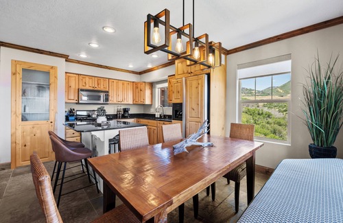 Park City Condominio | Breathtaking Balcony Lake View, Fireplace, Hot Tub, Near Park City & Deer Valley