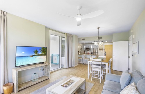 Villa Lago Condominio | "Breathtaking Bay Views: 5th Floor 1BR | 1BA, Full Kitchen." at Sandestin Golf and Beach Resort!