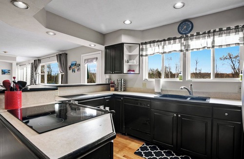 Benzonia Casa | Breathtaking Bobcat Pines