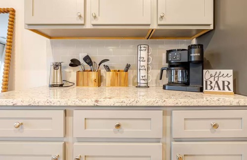 Union City Casa | Breathtaking, Brand New, 4 Bedroom, 2.5 Bath Townhome 13 Mins from ATL Airport!