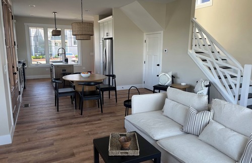 Ottawa Casa | The Lookout at Heritage Harbor: Breathtaking Brand New 3-Bedroom Waterfront Home