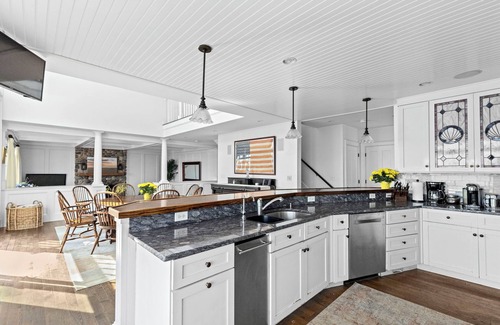 Scituate Casa | Breathtaking harbor views from spacious beachfront home.