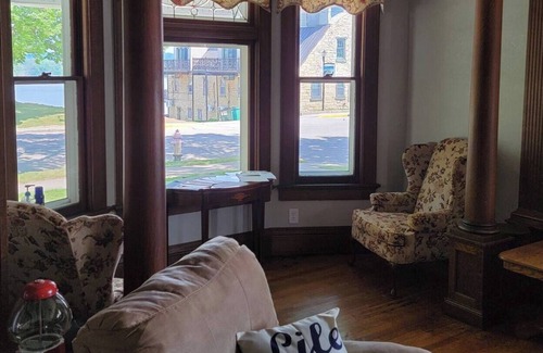 Guttenberg Casa | Breathtaking house steps from the river with incredible 1890s woodwork & floors