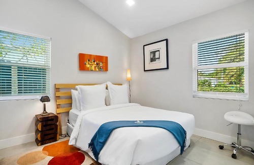 South Middle River Casa | Breathtaking House and Backyard Near Wilton Manors