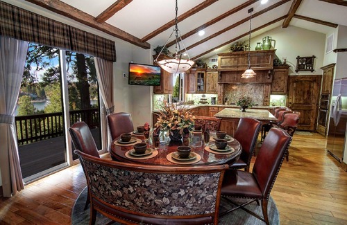 Lake Arrowhead Casa | ¡Pidiste lo mejor, aquí está! * Vistas * AC * Muelle privado * Al lado del pueblo