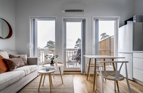 Upplands-Bro Municipality Apartamento | Breathtaking Lakefront mini villas
