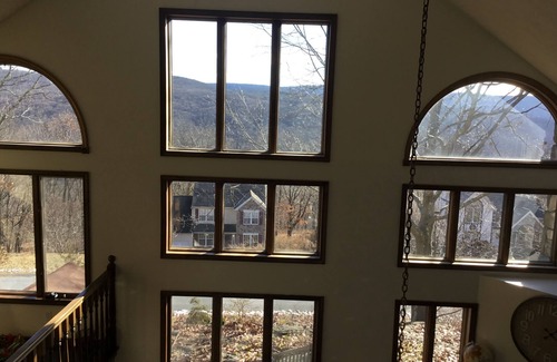 East Stroudsburg Casa | Impresionantes vistas a la montaña de la estación de esquí de Shawnee Valley.