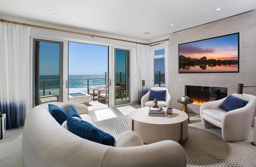 Malibu Villa | Breathtaking Malibu Oceanfront Modern Mediterranean Villa
