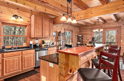 Weaverville Cabina | Breathtaking Mountain View Luxury AVL Cabin w/Hot Tub, Fireplaces, Hi-Speed Wifi