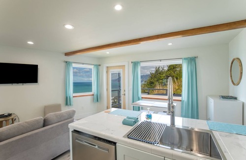 Shelter Cove Condominio | Breathtaking Oceanview! by OceanviewHotTubs Tesla Charging Shelter Cove, CA
