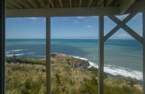 Shelter Cove Condominio | Breathtaking Oceanview! by OceanviewHotTubs Tesla Charging Shelter Cove, CA