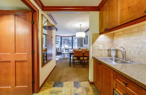 Olympic Valley Condominio | Breathtaking Olympic Valley Gem: Walk to Chairlift