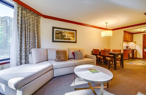 Olympic Valley Condominio | Breathtaking Olympic Valley Gem: Walk to Chairlift