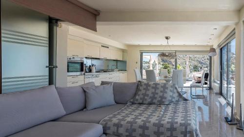 Vouliagmeni Apartamento | Breathtaking Penthouse Vouliagmeni