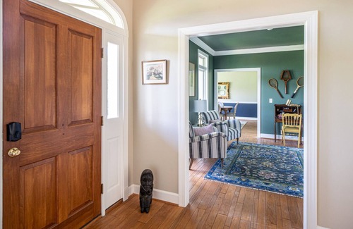Round Hill Casa | Breathtaking private retreat near Est. Wineries & Breweries