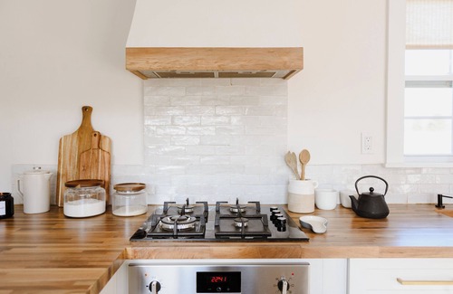 Plumsteadville Casa | Breathtaking Scandinavian Tiny House on Horse Farm