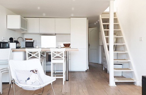 Le Lavandou Apartamento | Breathtaking sea view apartment on St Clair Beach.