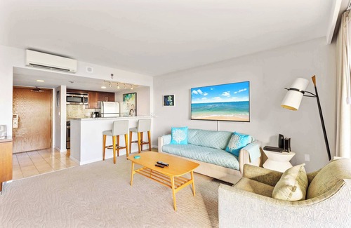 Ala Moana Apartamento | Breathtaking Studio Ocean Views! Pool! Beach!