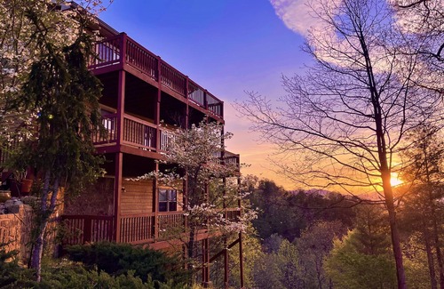 Townsend Cabina | Breathtaking Sunrises in the Smokies :: A Cabin for Families near Cades Cove