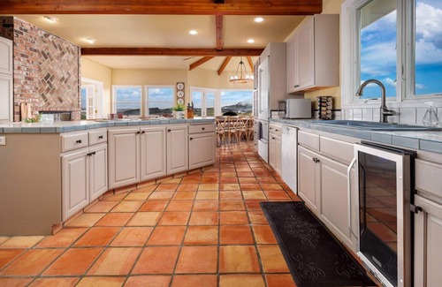 Newberg Casa | Great Deals on Summer Stays!