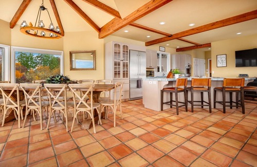Newberg Casa | Great Deals on Summer Stays!