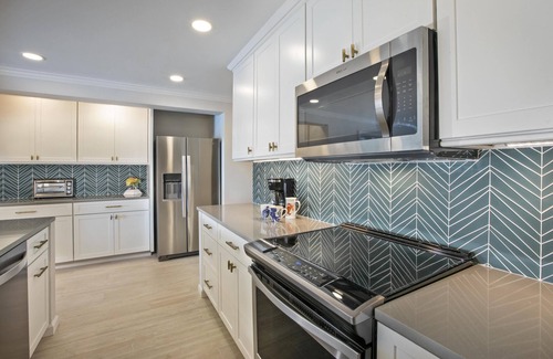 Nazareth Condominio | TOTALMENTE renovado, moderno, IMPRESIONANTE ubicación! 3 bd Beachwater Bluewater Haven