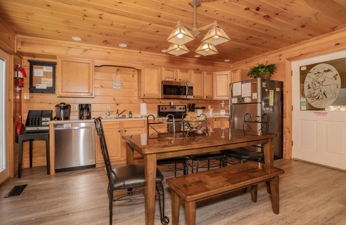 Chalet Village Chalet De Esquí | Breathtaking View of Gatlinburg's Smokey Mountains!!!